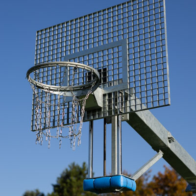 Bolz- und Basketballplatz