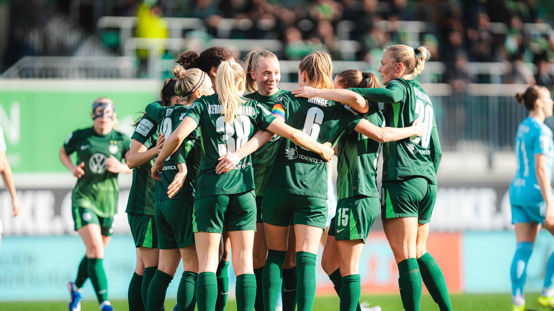 Frauenfußball an der Flutmulde